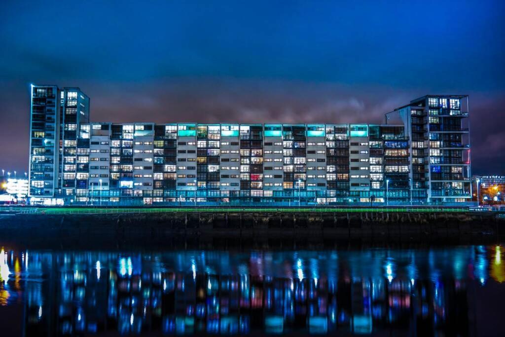 Riverside Exec Apartment With Balcony - Secc/Hydro Glasgow Buitenkant foto